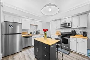 featured image of 469 Alexander St #1