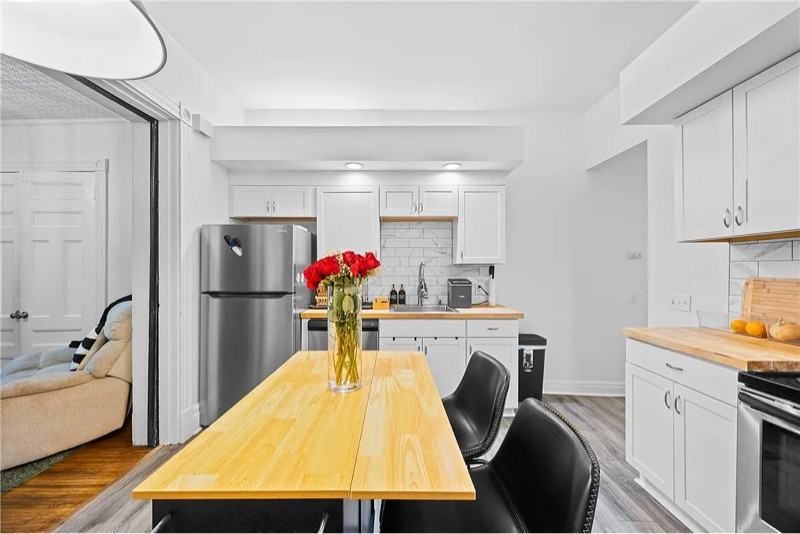 469 Alexander St #1 - Photo 4 of 20