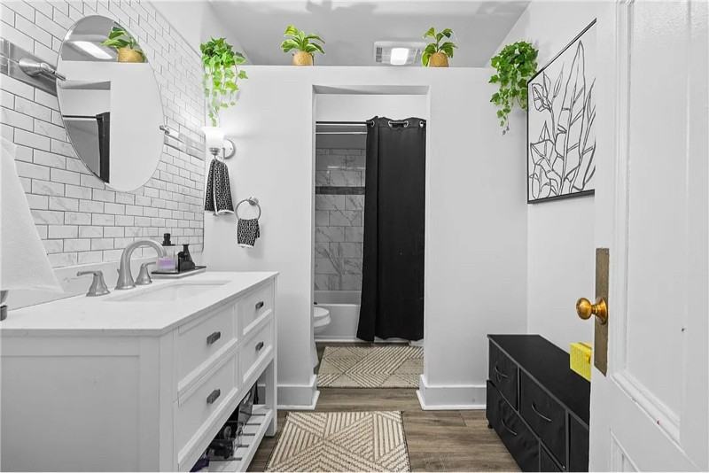 469 Alexander St #1 - Photo 5 of 20