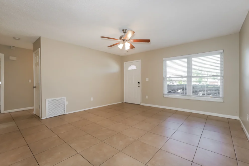 112 Circle Hill Dr - Photo 2 of 13