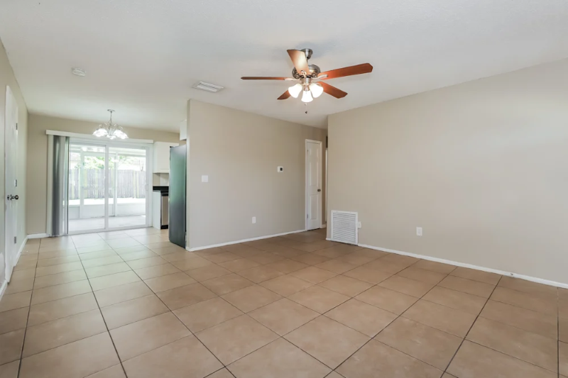 112 Circle Hill Dr - Photo 3 of 13