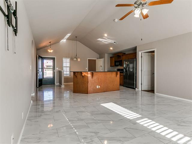 15112 E 109th St N - Photo 2 of 10