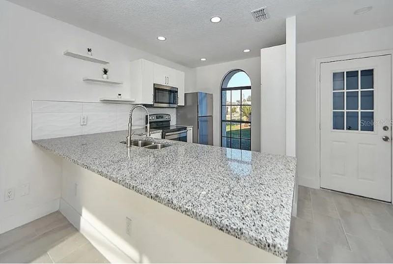 12202 Hatfield Ct - Photo 2 of 13