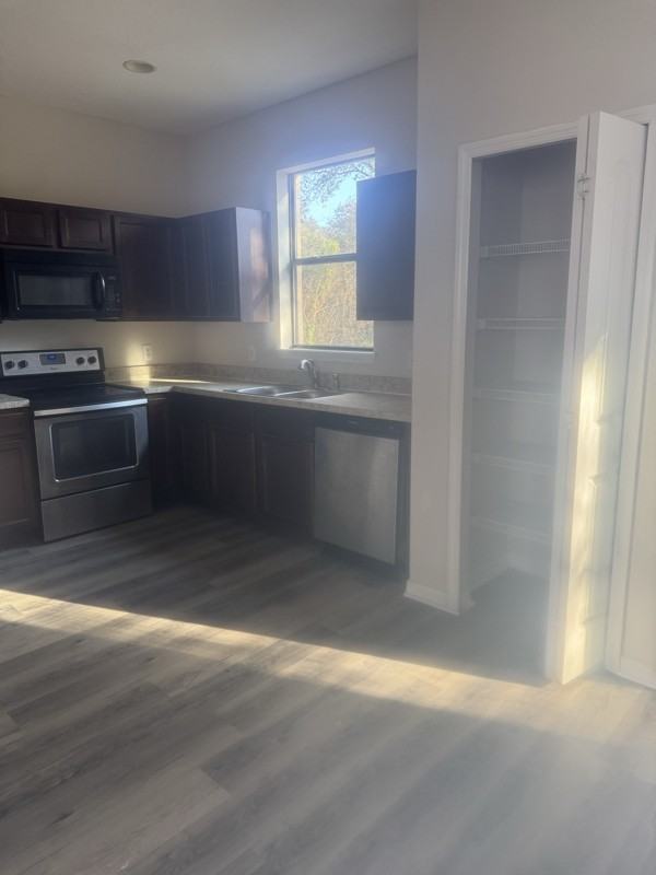 1211 Chervil Dr - Photo 5 of 20