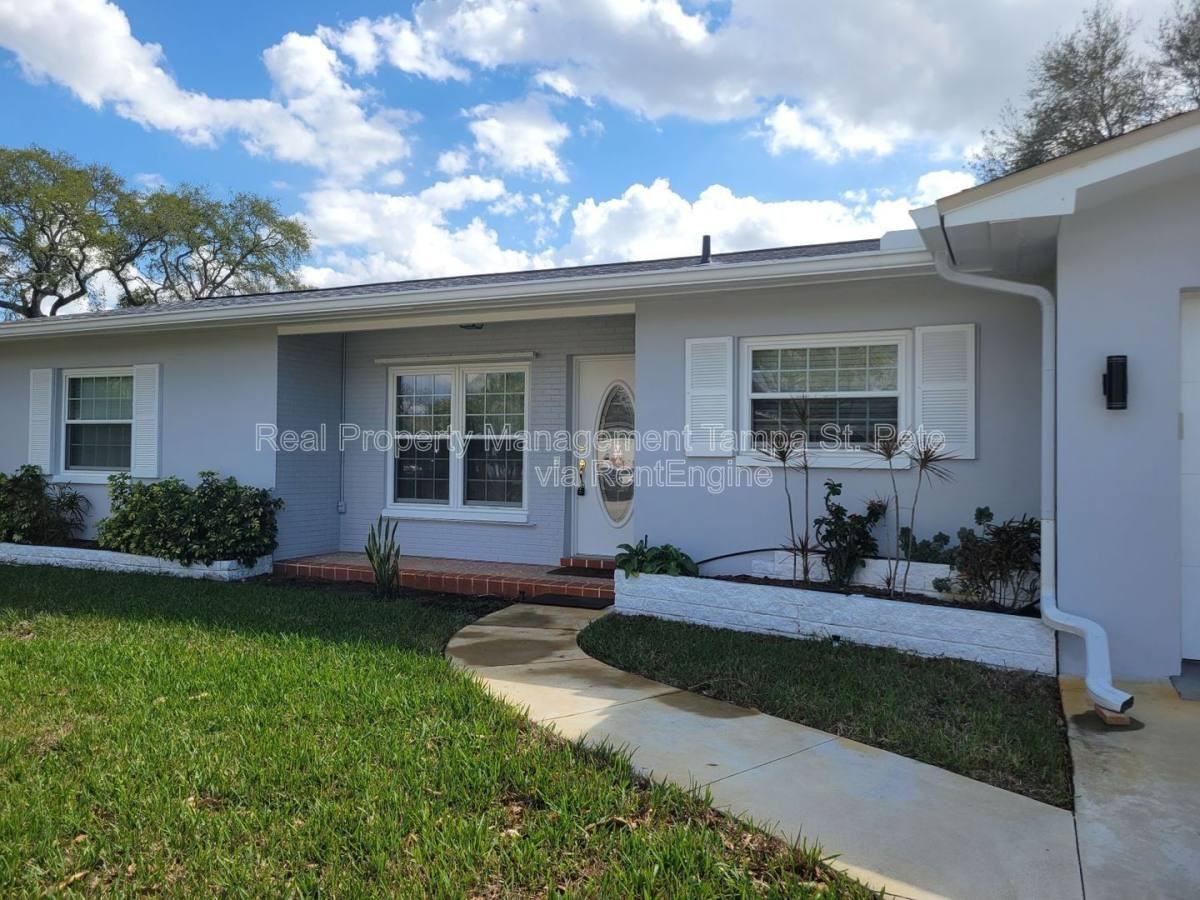 2106 Overbrook Ave N - Photo 3 of 10