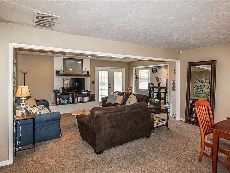 2758 S Pickard Ave - Photo 2 of 8