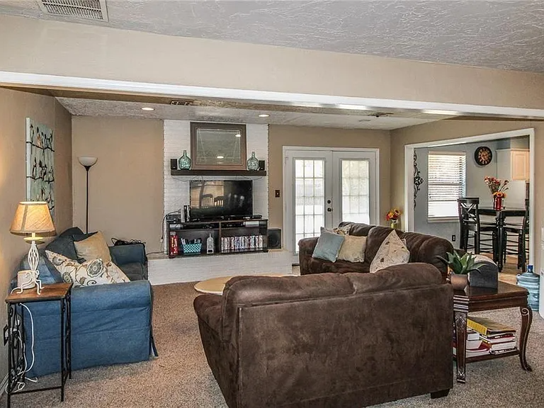 2758 S Pickard Ave - Photo 3 of 8