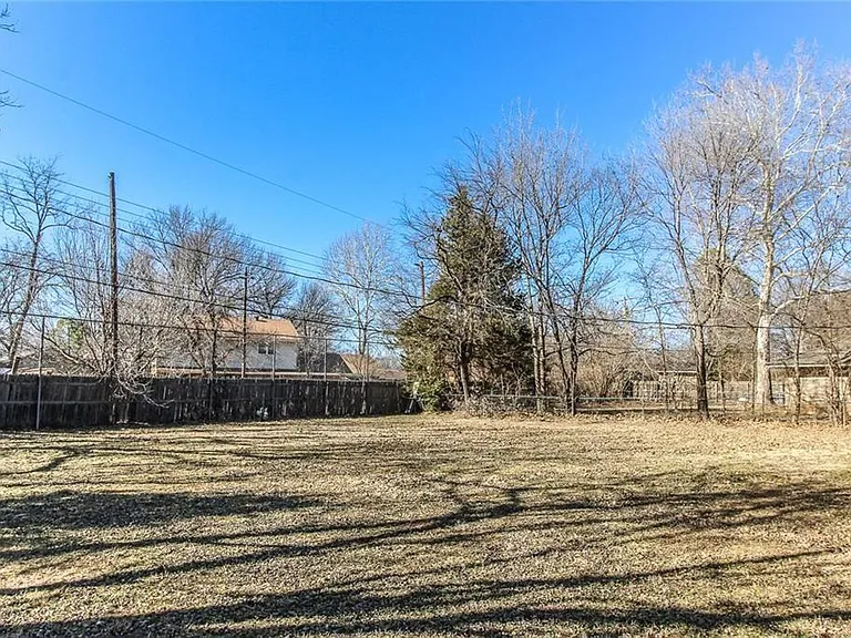 2758 S Pickard Ave - Photo 6 of 8