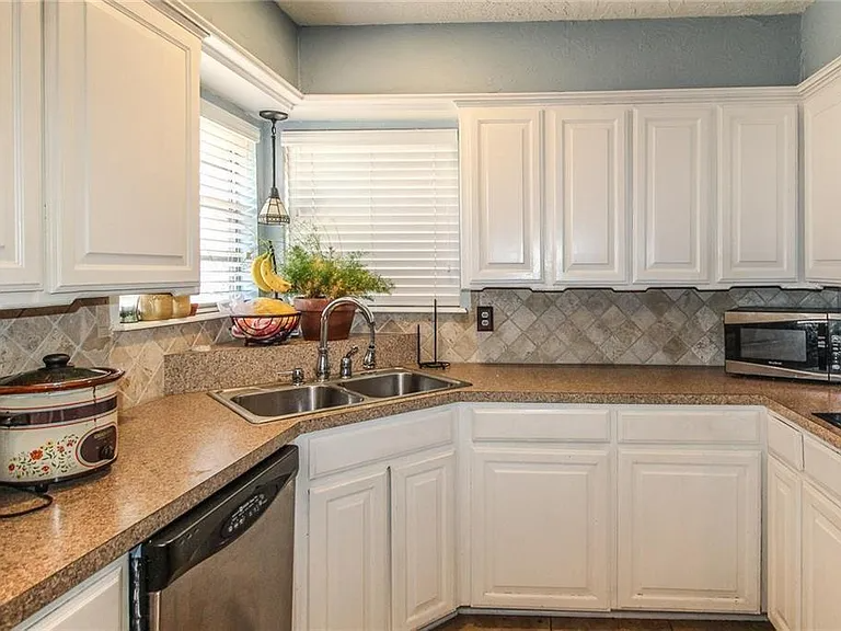 2758 S Pickard Ave - Photo 7 of 8