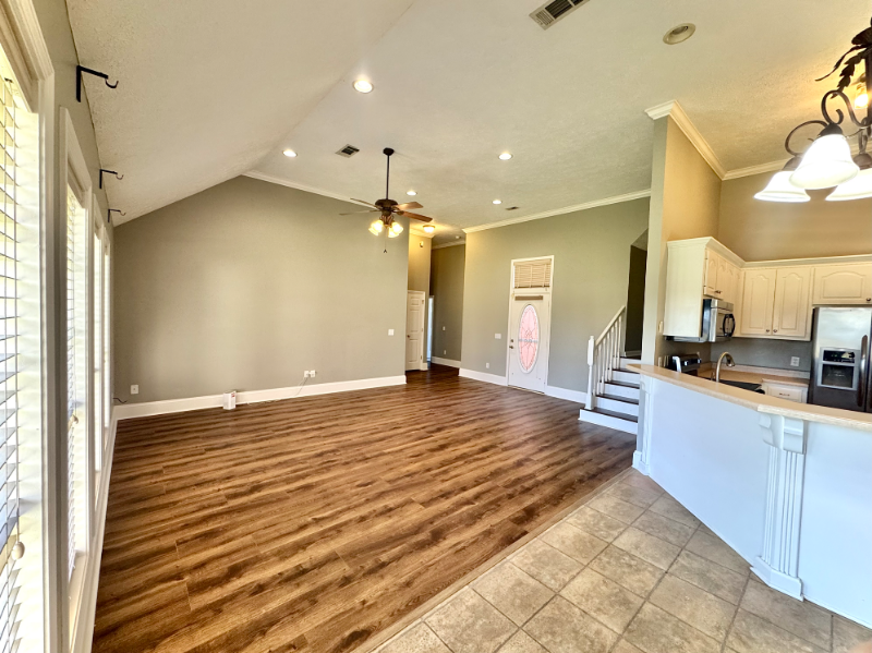 54 Lawrence Rd - Photo 4 of 19