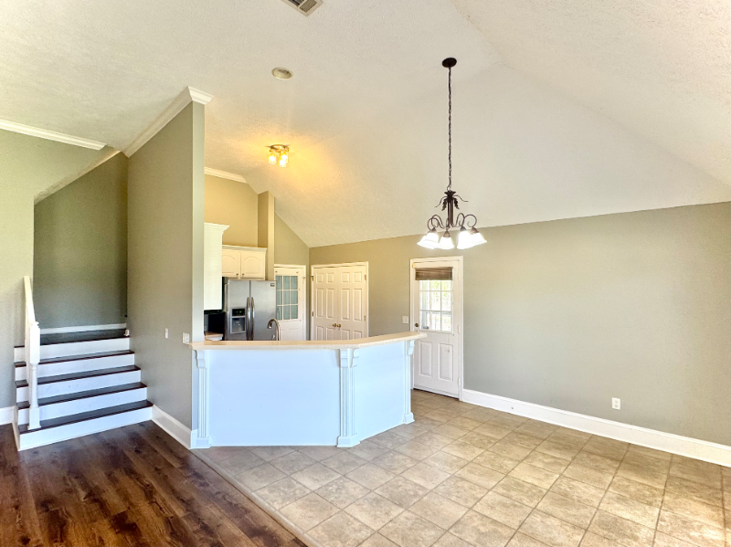 54 Lawrence Rd - Photo 5 of 19