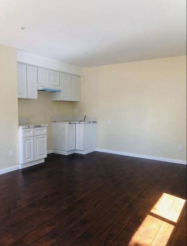 14643 Chatsworth St - Photo 3 of 10