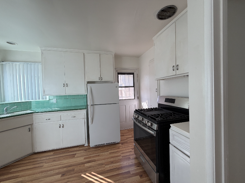 128 1/2 W Rosslynn Ave #128 - Photo 7 of 15