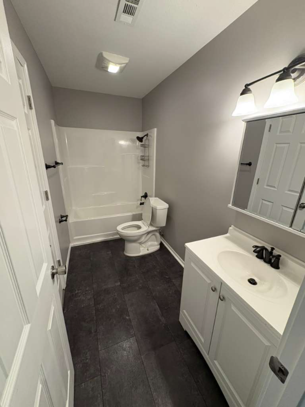 2601 E Oakbrook Dr #B - Photo 2 of 7