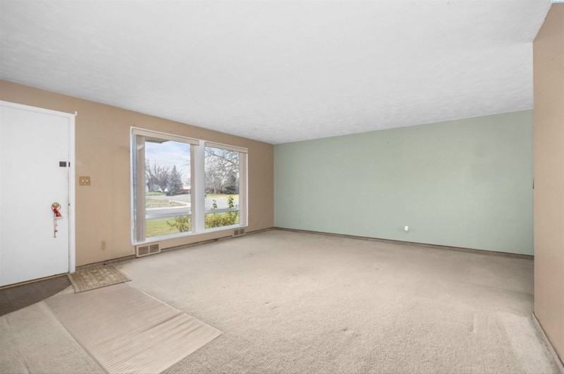 2112 Trippe St - Photo 2 of 16