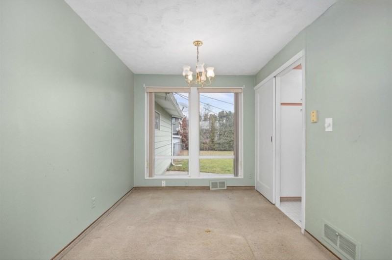 2112 Trippe St - Photo 4 of 16