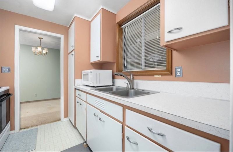 2112 Trippe St - Photo 5 of 16