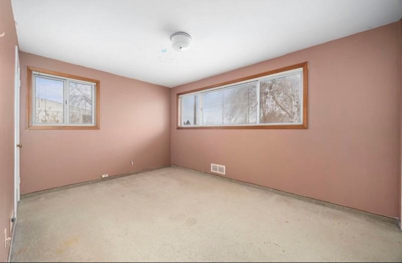 2112 Trippe St - Photo 6 of 16