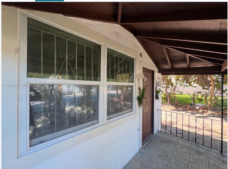 1762 Nwst - Photo 2 of 5