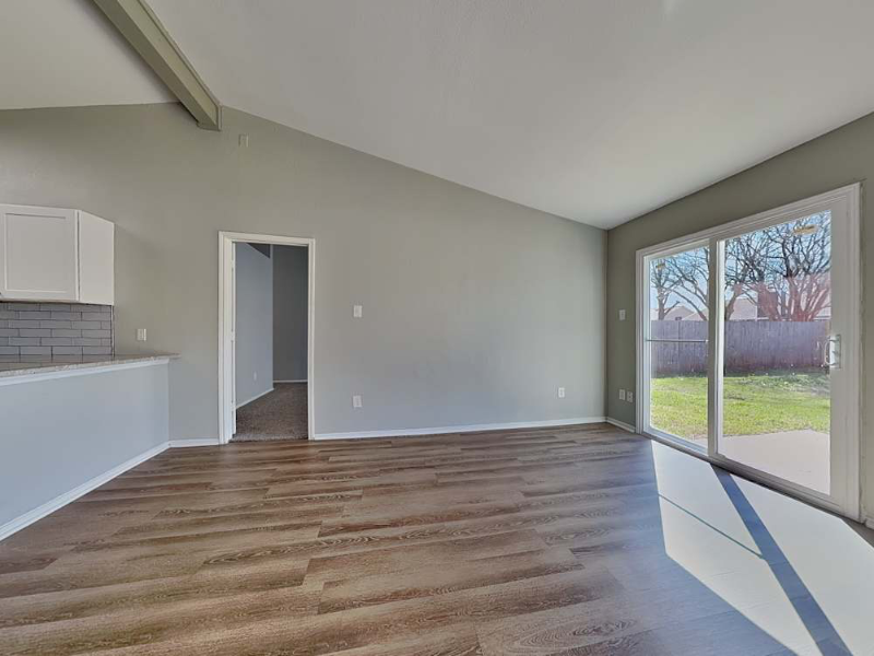 201 Kalmia Dr - Photo 3 of 10