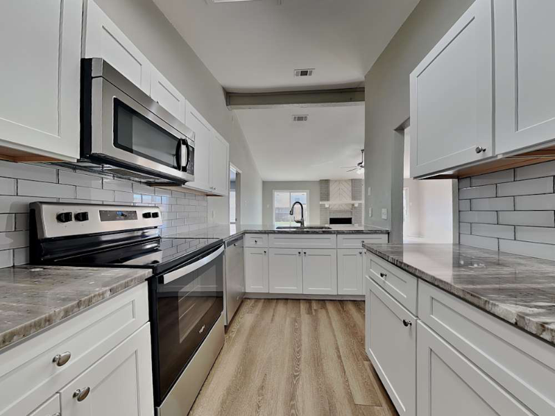 201 Kalmia Dr - Photo 4 of 10