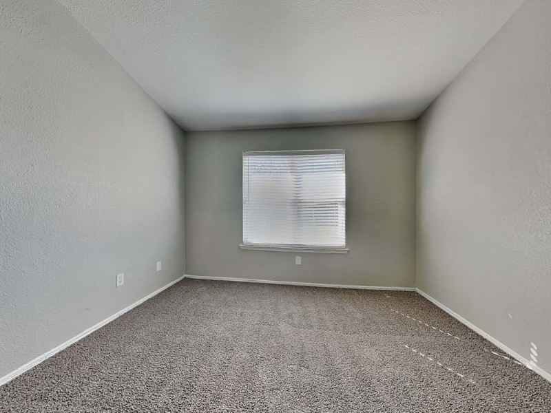 201 Kalmia Dr - Photo 6 of 10