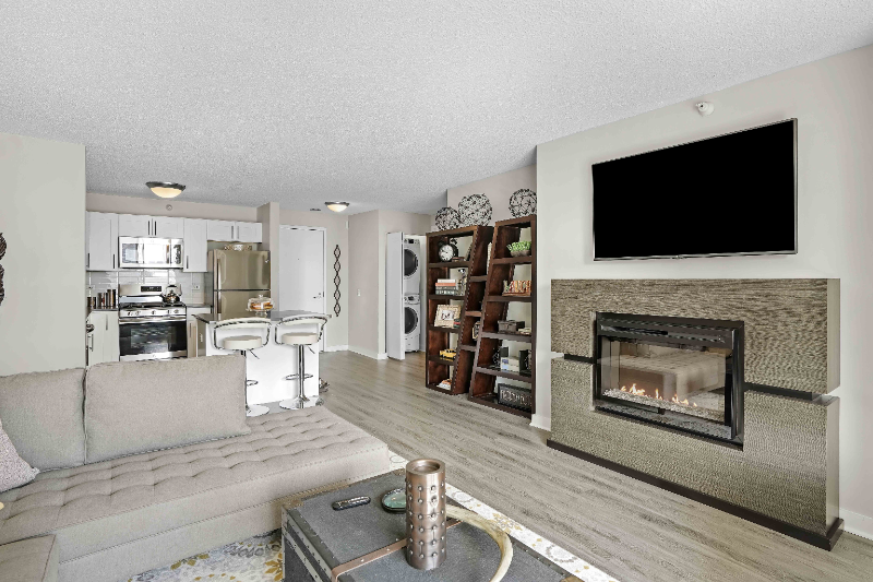 578 N State St - Photo 2 of 16