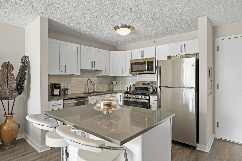 578 N State St - Photo 4 of 16