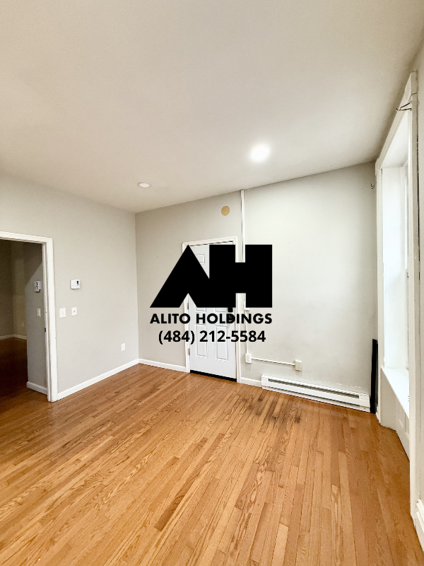 104 N 10th St #1 - Photo 4 of 14