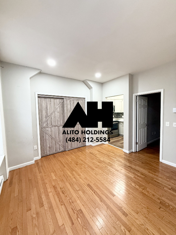 104 N 10th St #1 - Photo 5 of 14