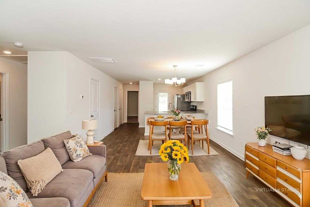 1210 Gardner St - Photo 2 of 18