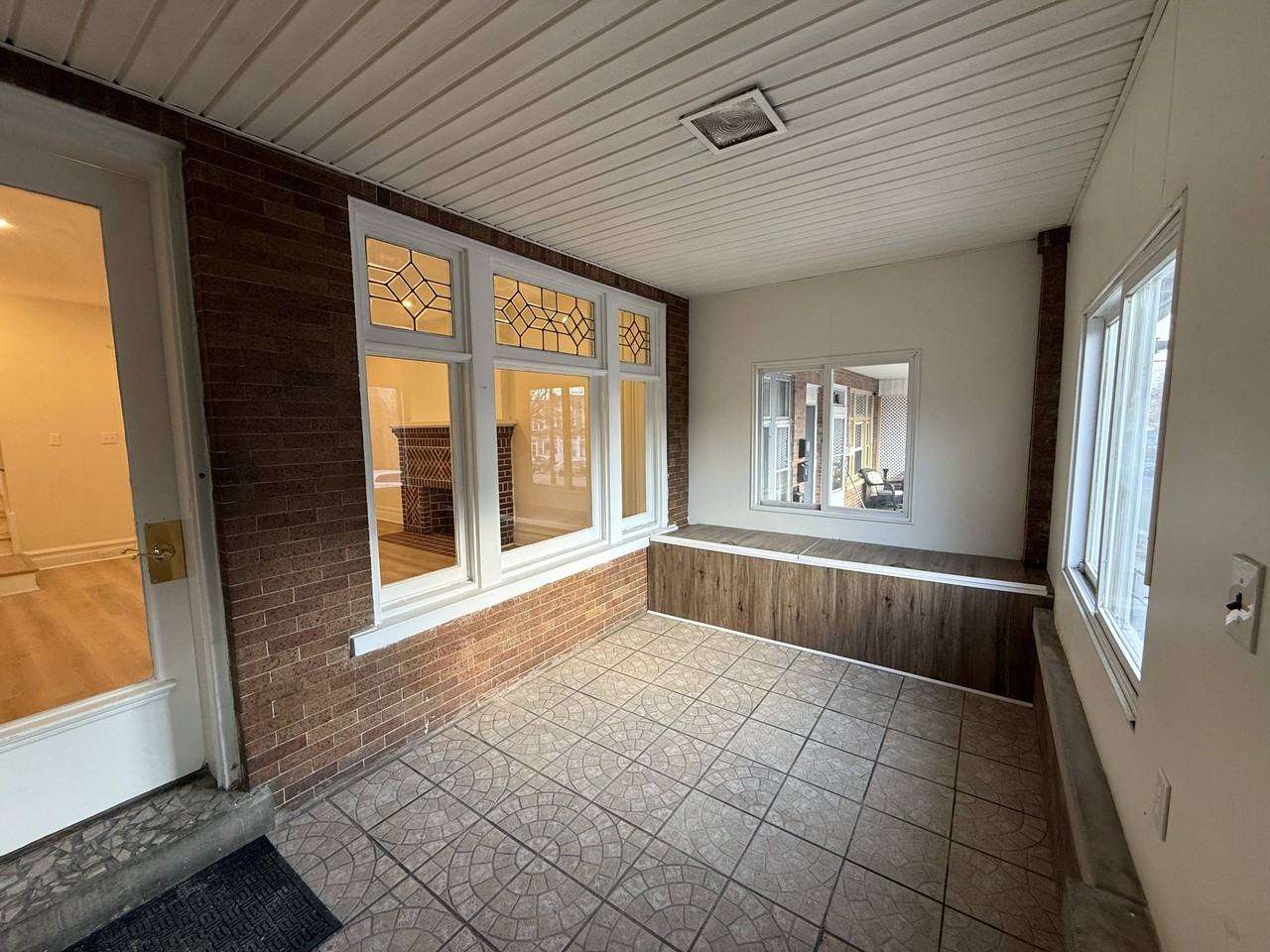 133 S 15th St - Photo 4 of 30