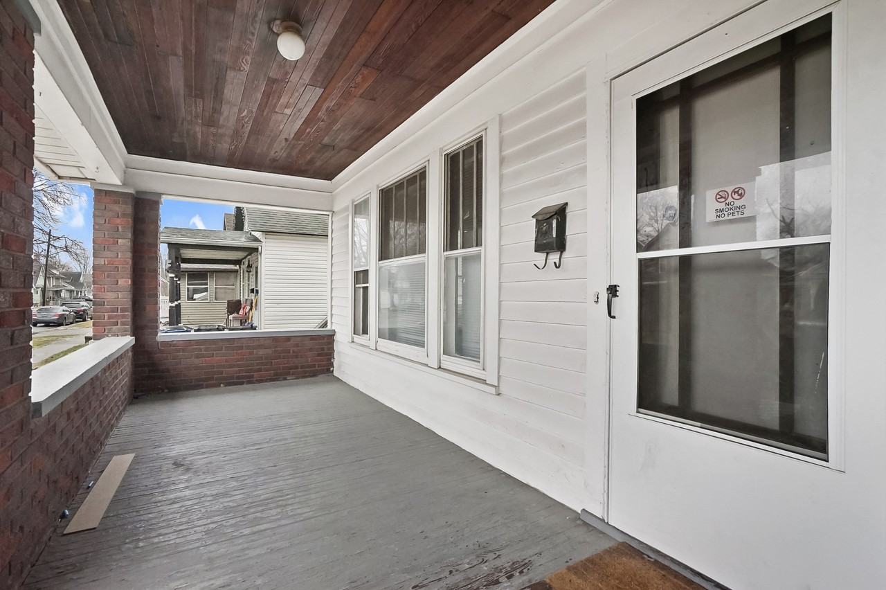 908 Forsythe St - Photo 2 of 13