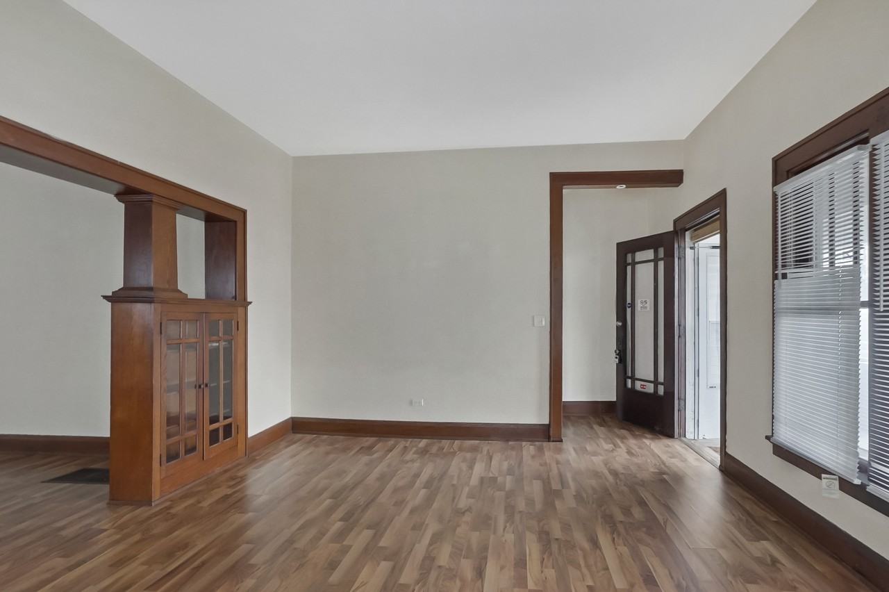 908 Forsythe St - Photo 4 of 13