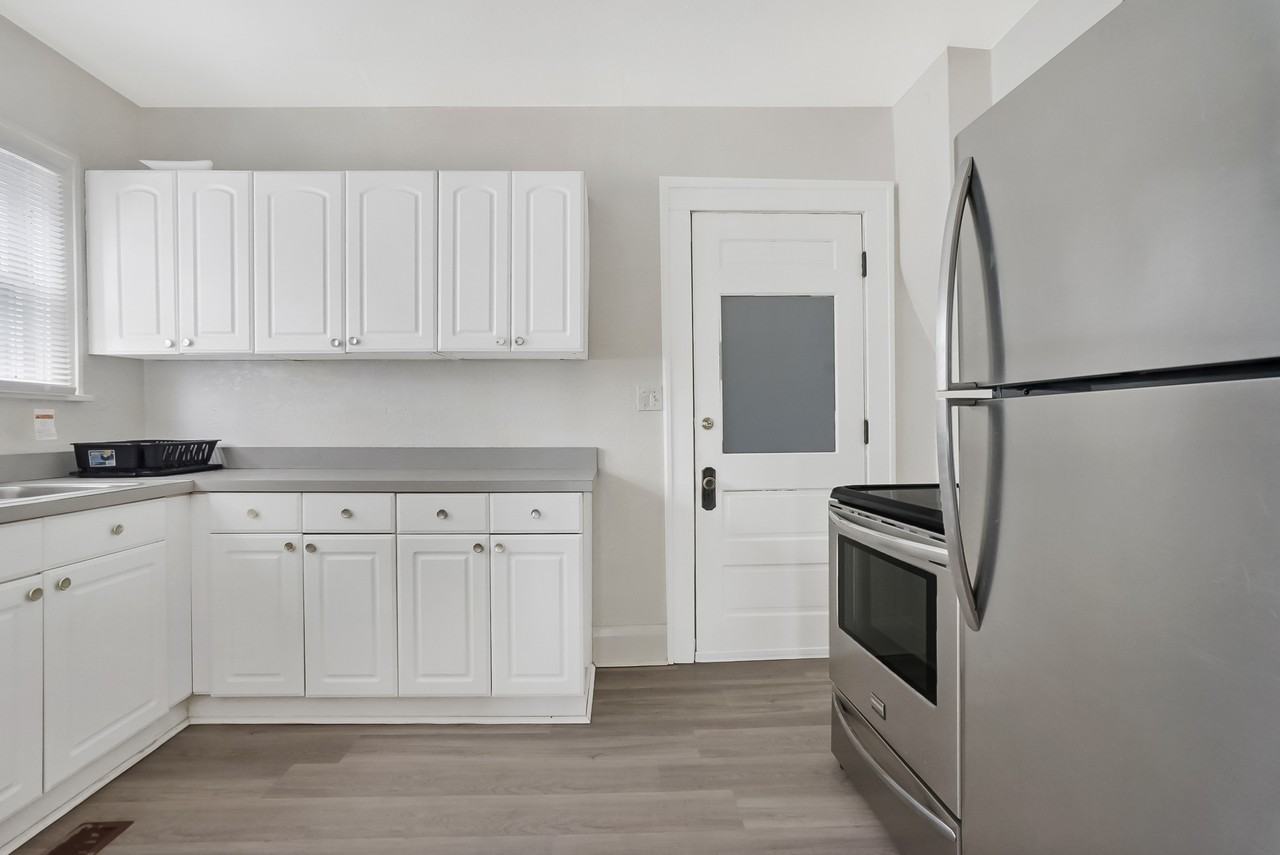 908 Forsythe St - Photo 7 of 13