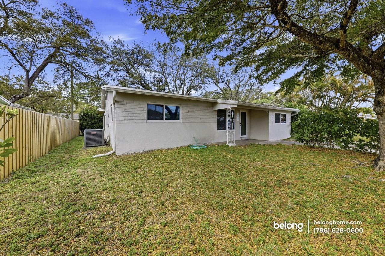 4561 Sw 25th Ter - Photo 2 of 25