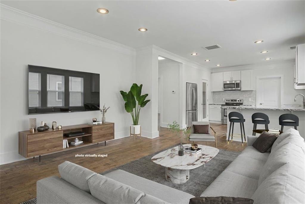 287 Mackenzie Dr Ne - Photo 2 of 13