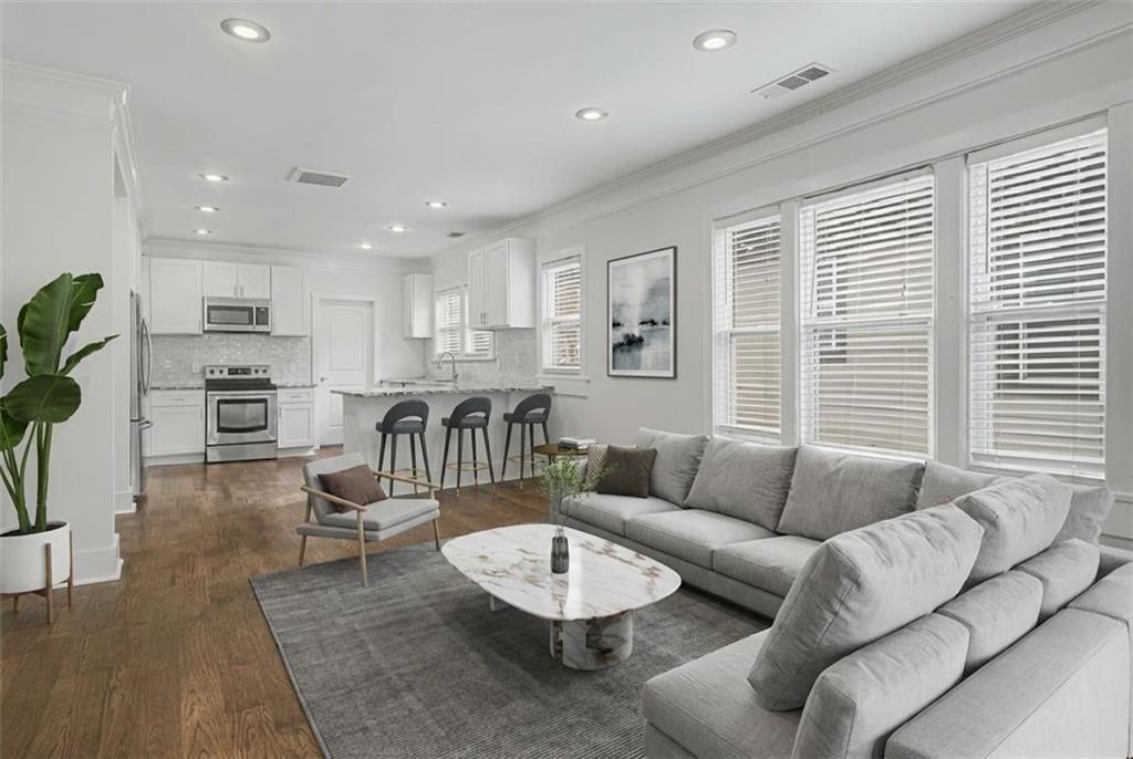 287 Mackenzie Dr Ne - Photo 3 of 13