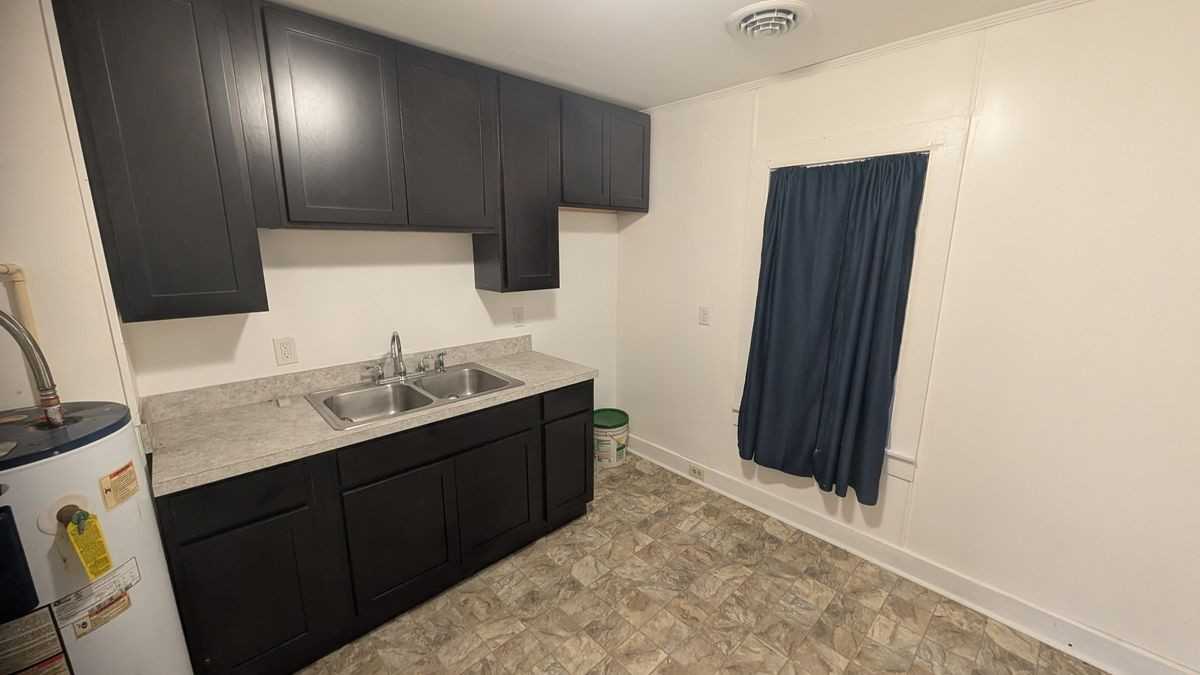 7 W 4th St - Photo 4 of 7