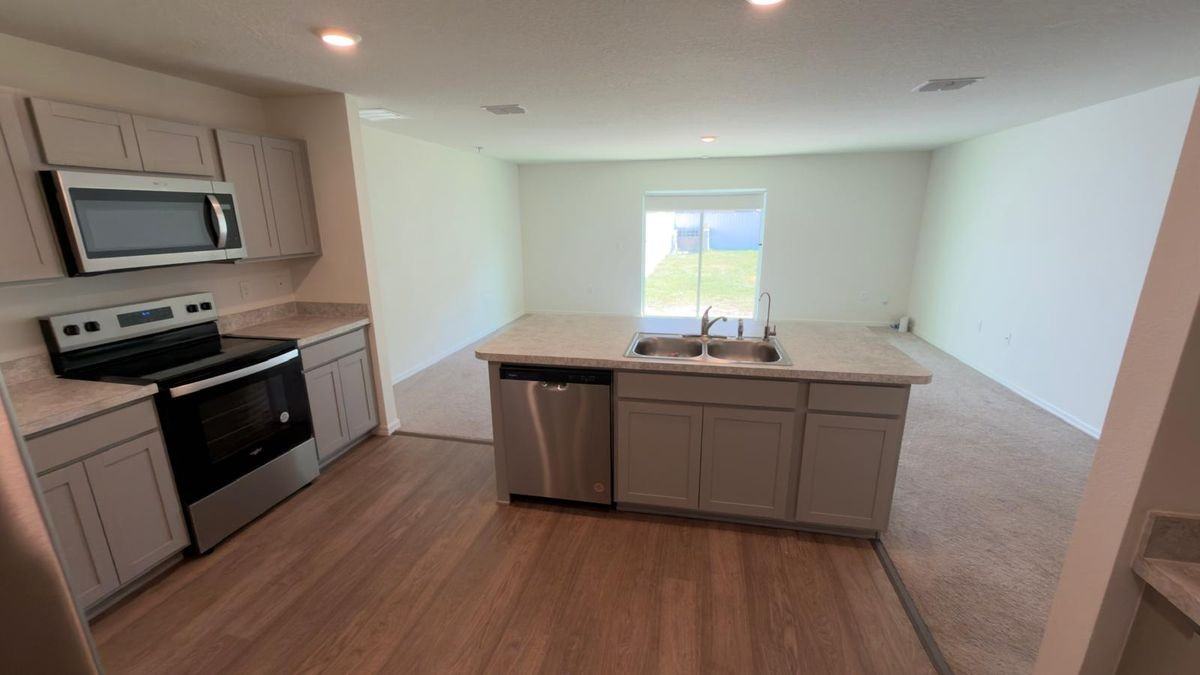 2507 Se Charleston Dr - Photo 3 of 26