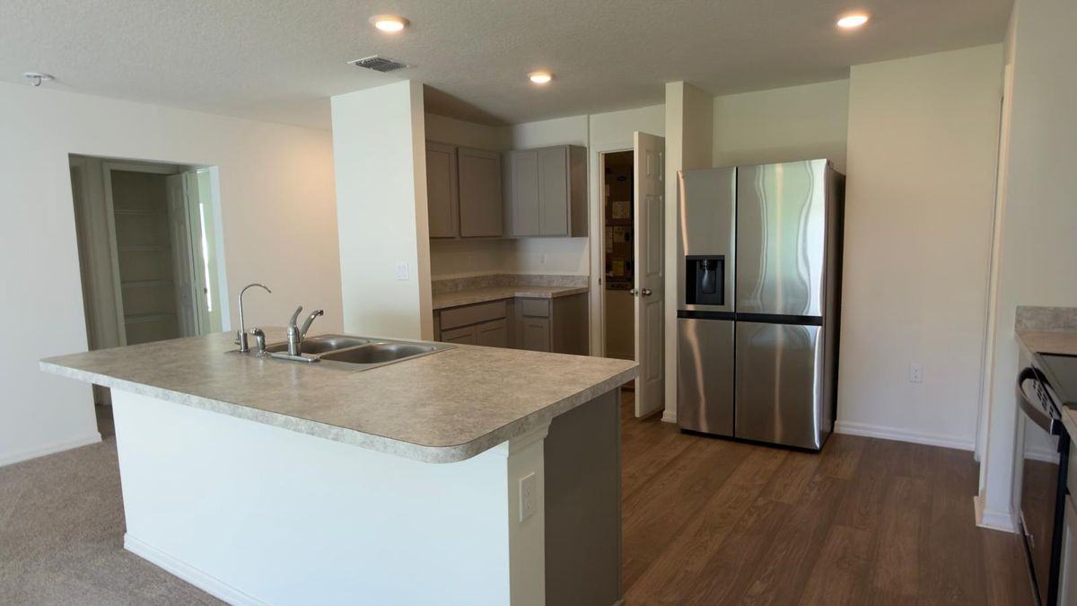 2507 Se Charleston Dr - Photo 5 of 26