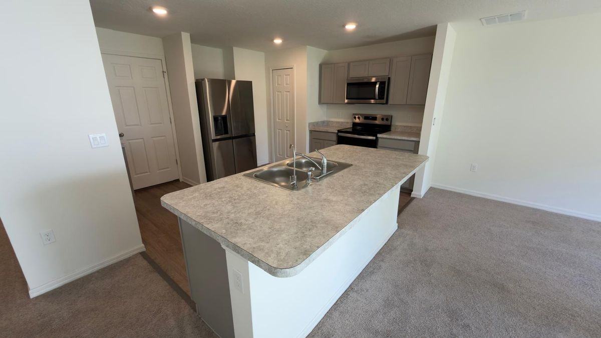 2507 Se Charleston Dr - Photo 7 of 26