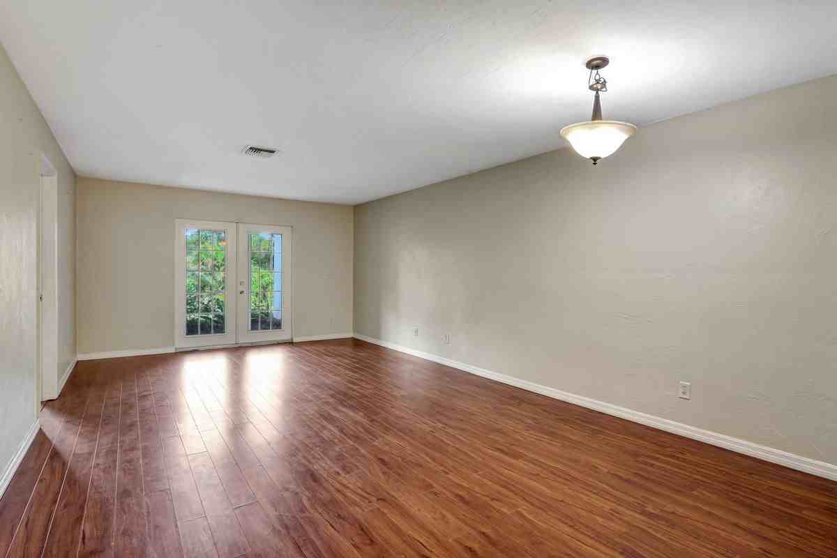 706 111th Ave N - Photo 7 of 15