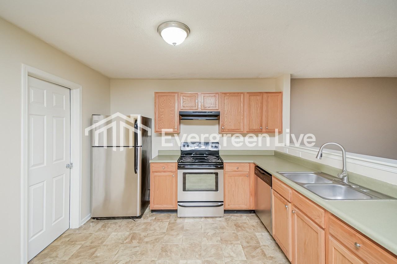 668 Fern St - Photo 6 of 15