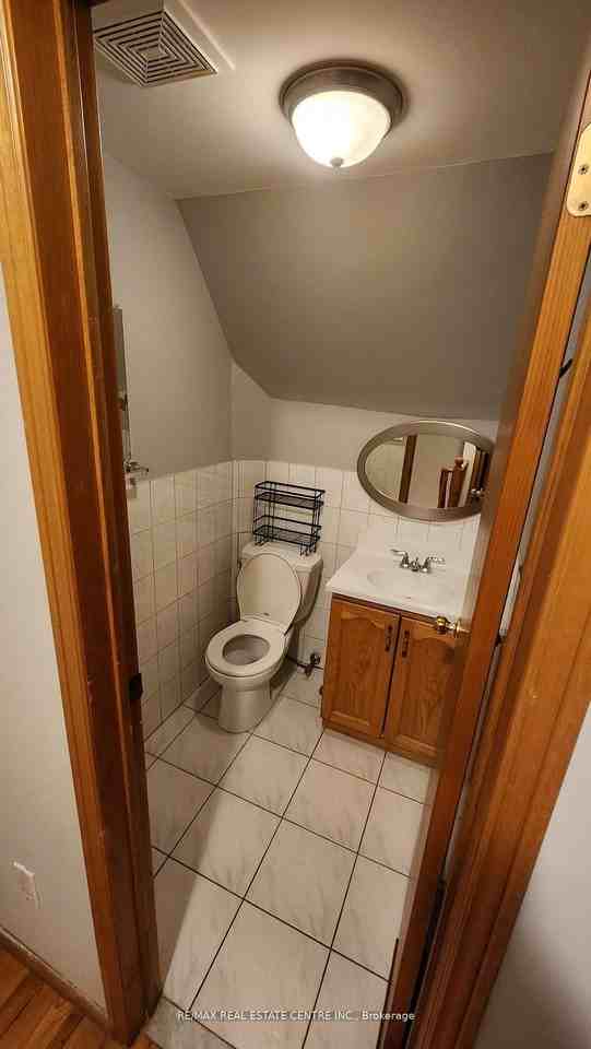 908 Ossington Avenue - Photo 5 of 12