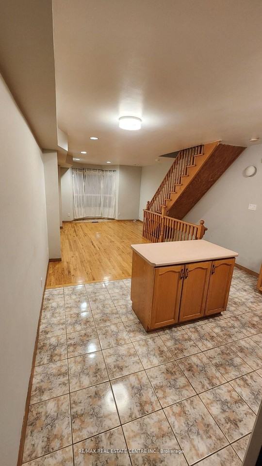 908 Ossington Avenue - Photo 7 of 12