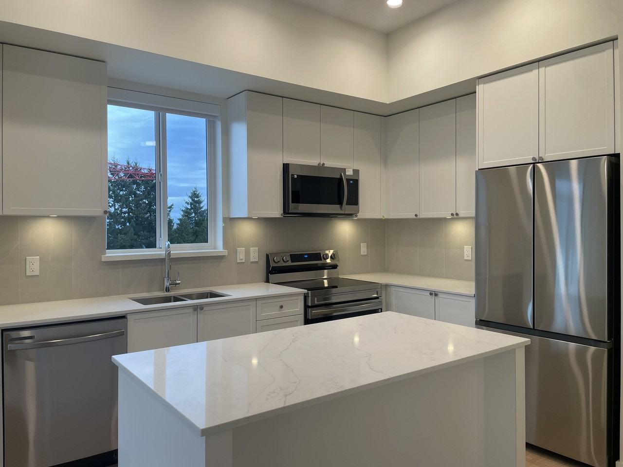 14778 106 Avenue - Photo 3 of 15