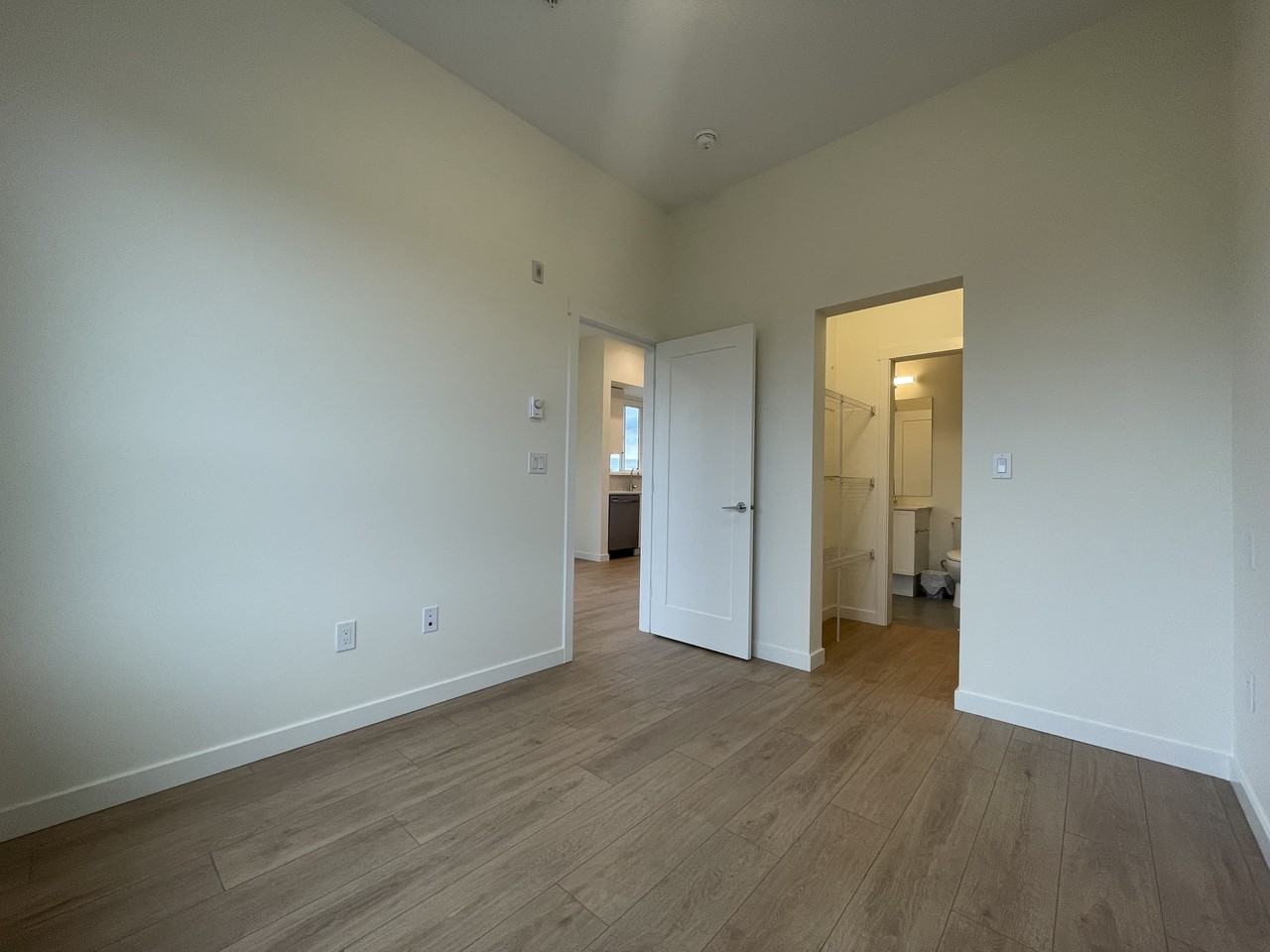 14778 106 Avenue - Photo 5 of 15