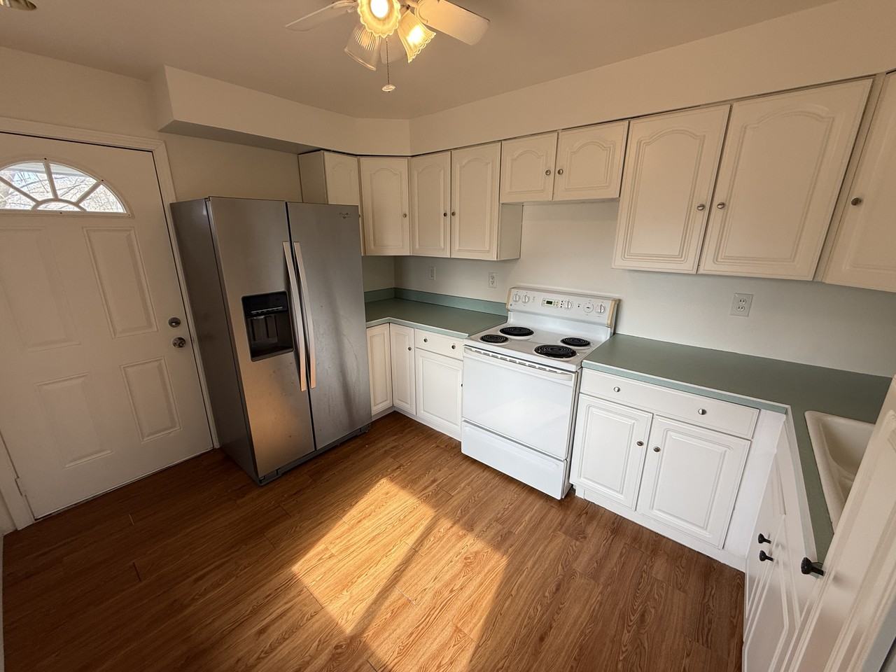 3737 Poplar Ave #NA - Photo 2 of 8