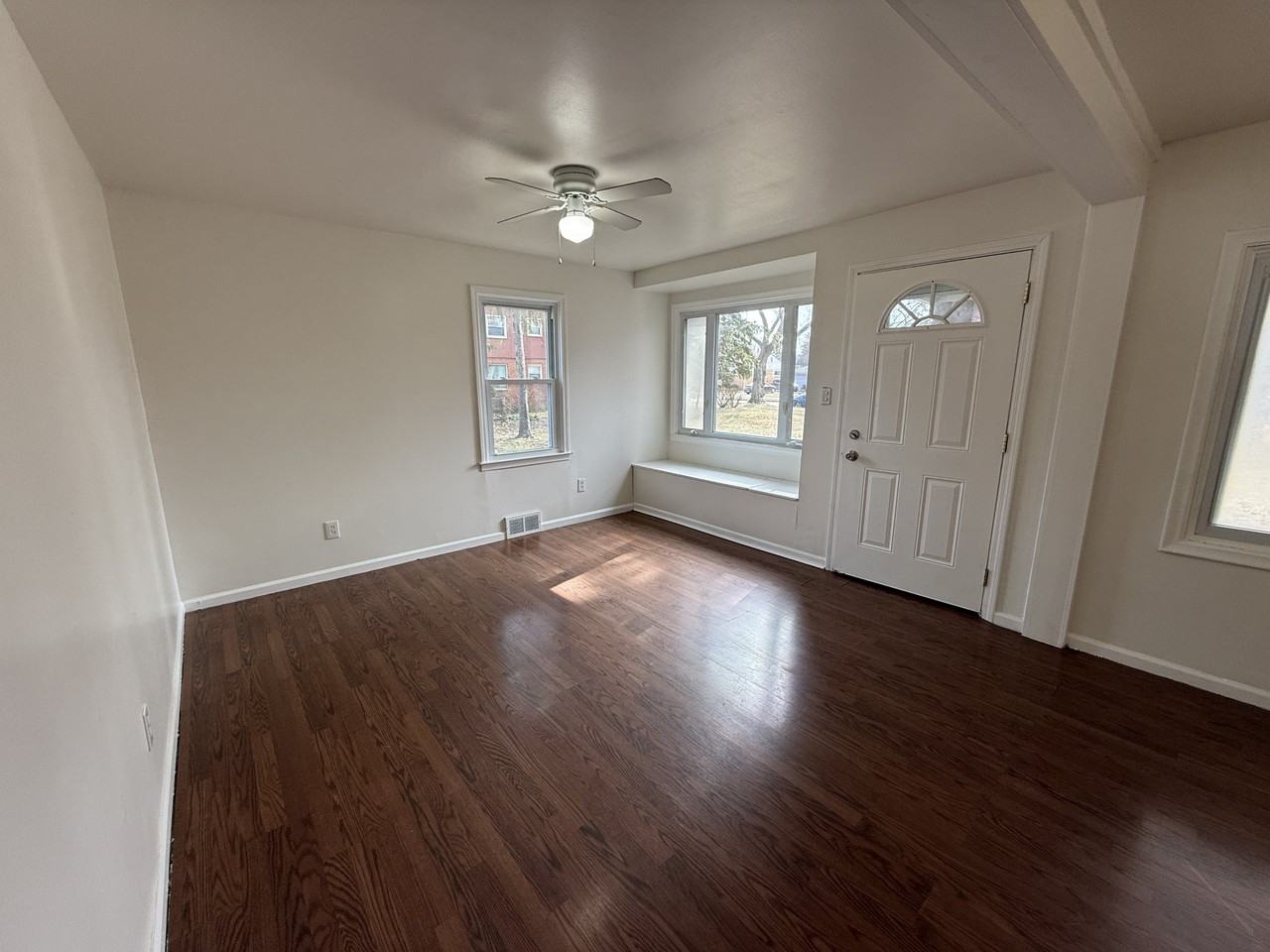 3737 Poplar Ave #NA - Photo 3 of 8